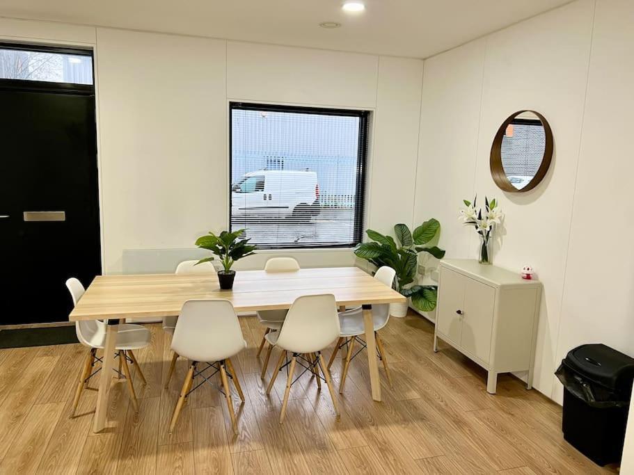 Large Townhouse 5 Beds With Two Parking Spaces - Manchester City Centre Exterior foto