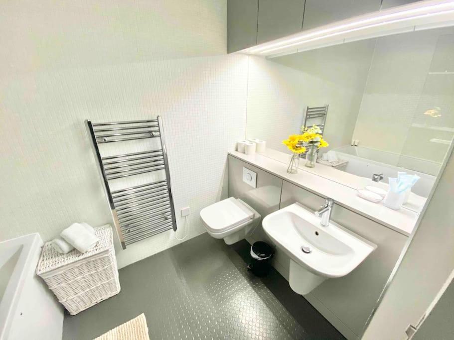Large Townhouse 5 Beds With Two Parking Spaces - Manchester City Centre Exterior foto